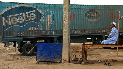 Bottled Life - Nestl�s Gesch�fte mit dem Wasser